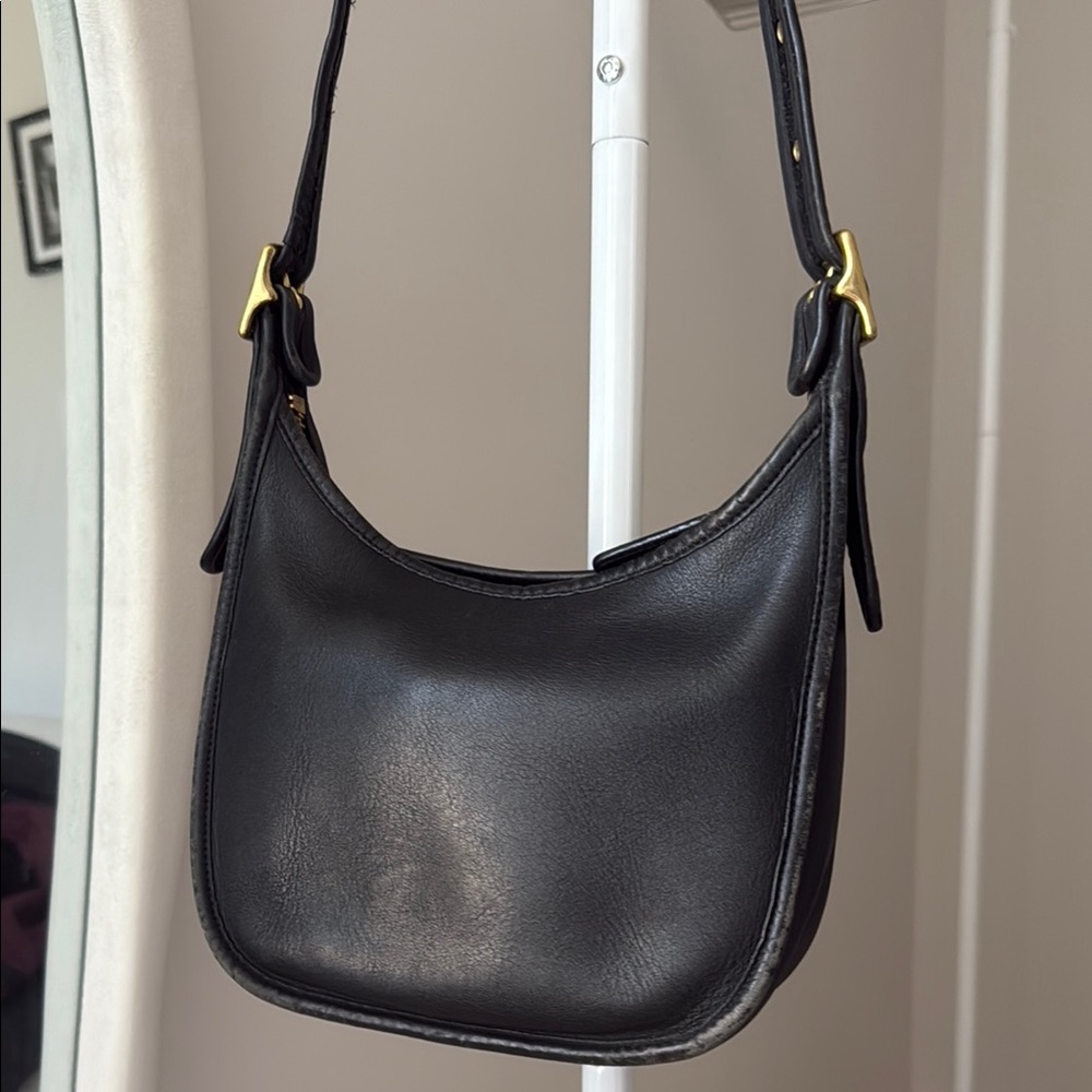 Elegant Black Leather Shoulder Bag